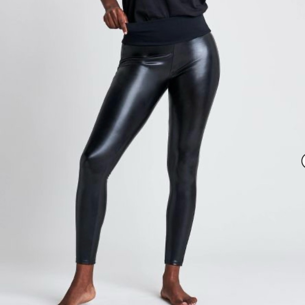 Assets By Spanx Faux Leather Leggings Size 1X. Black 30” Inseam. Elastic Waist - Picture 4 of 15